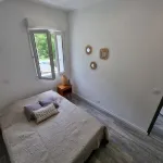 Escape and comfort 8-bed house with swimming pool