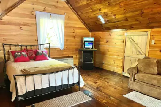 Secluded 12-Acre Retreat w/ Hot Tub, Mountain Views, Arcade - Red River Gorge