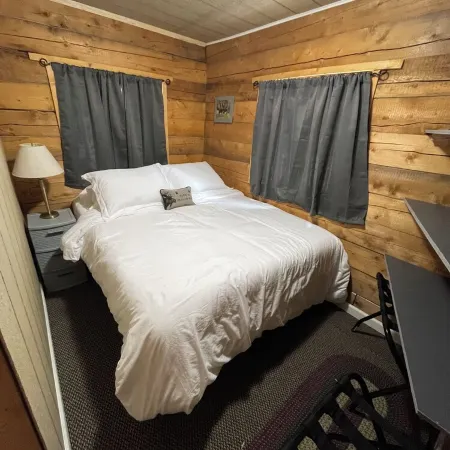 Charming 1-bedroom cabin in welcoming Houston with WiFi