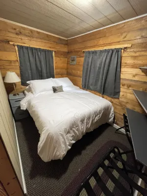 Charming 1-bedroom cabin in welcoming Houston with WiFi