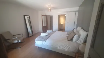 Maison de Village Provençal Classé Idéalement Située Près de Sites Touristiques Отели рядом с достопримечательностью «Domaine de Valmousse»