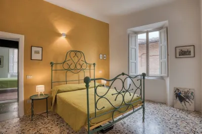 Cozy apartment within the walls in the heart of the Contrada della Lupa Hotels in Lupa
