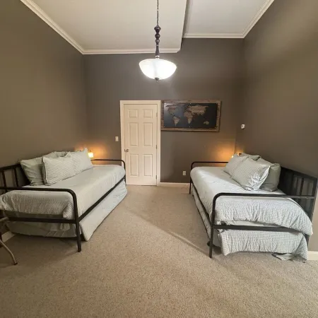 Downtown Yankton loft, perfect to gather, unwind, and create lasting memories.