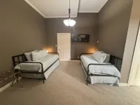 Downtown Yankton loft, perfect to gather, unwind, and create lasting memories. Hotels in Yankton