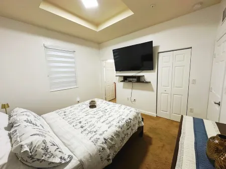 Charming 3-bedroom townhome in a beautiful community close to many attractions!