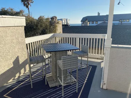 Perfect location, perfect vacation! Your beach paradise awaits! Отели рядом с достопримечательностью «Hermosa Beach Pier»