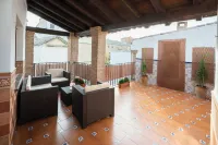 Oteses11 Amplitud-confort-tranquilidad en el Centro de Baeza. Parking Privado Hotels in Baeza