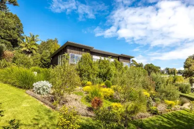 Vineyard Magic Be My Guest - the Perfect Romantic Retreat on Waiheke Island Hotels in Onetangi
