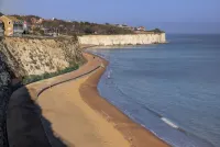 Apt 2, 15 Eastern Esplanade