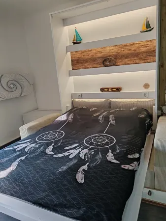 Studio apartment on the seafront Отели в г. Пор-ла-Нувель