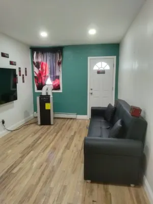 Charming house in Brooklyn with WiFi, AC for up to three people in living room Hotels near MTA Long Island Station