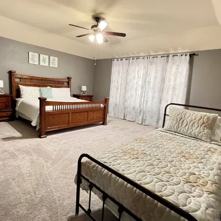 5-bedroom , 2 king beds , Media Room villa in charming Greenville