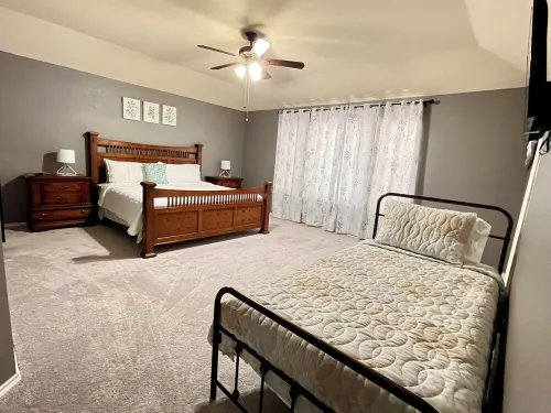 5-bedroom , 2 king beds , Media Room villa in charming Greenville