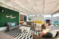 Pool house w/Playground, Mini Golf, King Bed