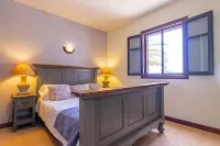 Relaxing Villa Vista a la Montana, Heated  Private Pool short walk from seafront