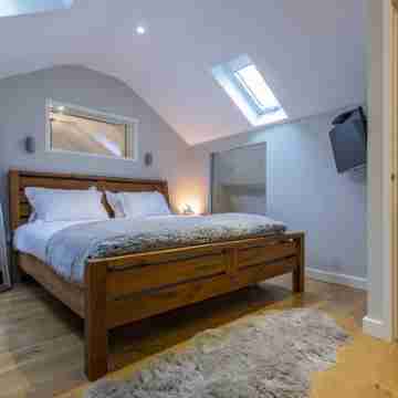 Lambrook Barn - private parking, hot tub & gym Rooms