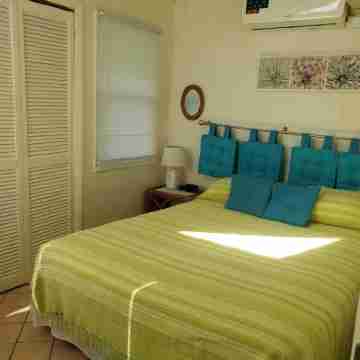 Tranquil 2-bedroom condo in Frigate Bay with AC, WiFi Rooms
