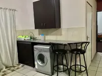 Charming 2-bedroom cottage in lovely Randburg with WiFi
