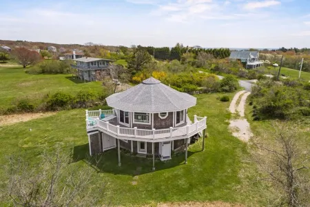 Block Island Home - 4 Bedroom home on West Beach Road w/ Panoramic Ocean Views