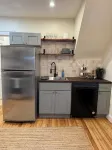 Charming 2-bedroom house in Lakewood with WiFi access