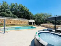 South-facing villa with pool and jacuzzi for an unforgettable stay. Hotels in Brignoles