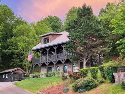 4-bedroom house in charming Ten Mile with AC, WiFi. Relax and unwind