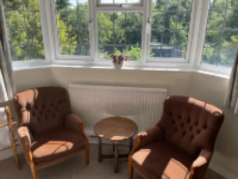 Private 1-bedroom apartment in Raynes Park