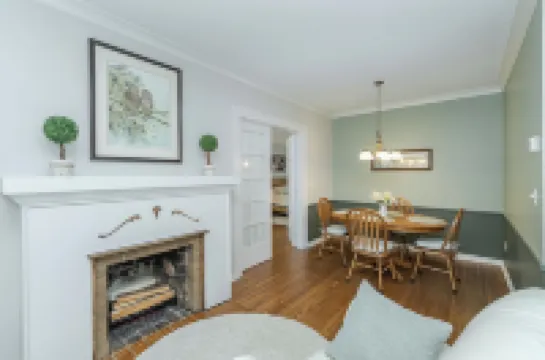 Warm Nest Inn - Spacious, Luxurious  2-bedroom, one block to St Mary's