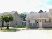 Enchanting Townhome in Ruston near LaTech ラストンのホテル
