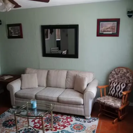 Charming 2-bedroom cottage in enjoyable Pinellas Park with AC, WiFi, and more