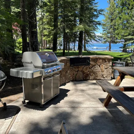 Vintage 4-bedroom cabin in Lake Almanor West with WiFi
