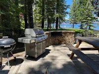 Vintage 4-bedroom cabin in Lake Almanor West with WiFi