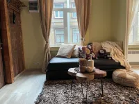 Exquisite 1Br/Ba Apt w/Free Parking in City Center