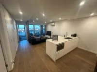 Rise to the Top! Modern 2 Bedroom w/Balcony, Gym, Pool, Spa, Sauna & Steam room Hotels in Moonee Ponds