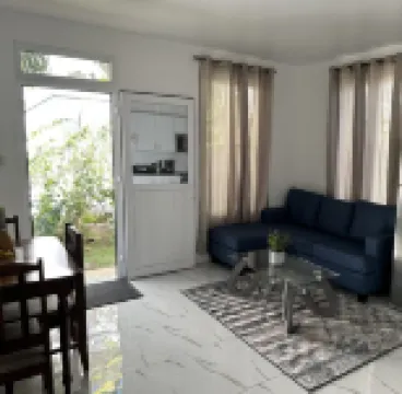 One bedroom apartment with king size bed and a view!