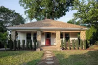 NEW Luxe Retro Sports Retreat~Walk to Stadiums