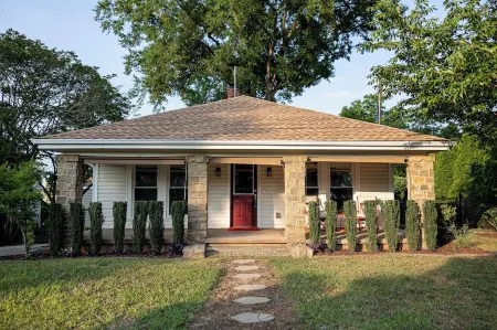 NEW Luxe Retro Sports Retreat~Walk to Stadiums