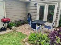 Charming 3-bedroom house in South Mount Pleasant minutes away from the beach!