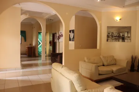 London Innn 1 Отели в г. Бруфут