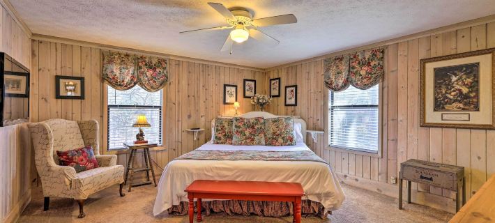 Cozy Caymus Cabin ~ 3 Mi to Callaway Gardens! Hotels in Harris County