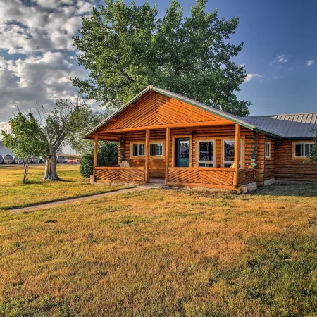 Pet-Friendly Augusta Cabin - Walk to Main Street!
