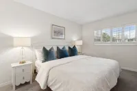 Renovated Seaside Condo with Gorgeous View of the Ocean