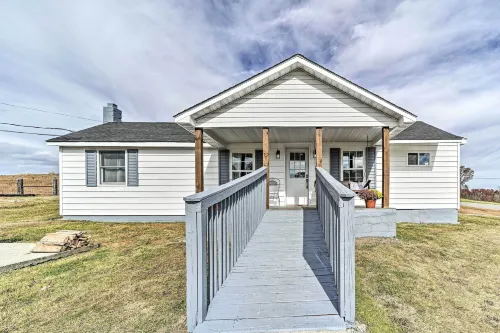 Updated Beattyville Ranch-Style Home w/ Yard! - WiFi