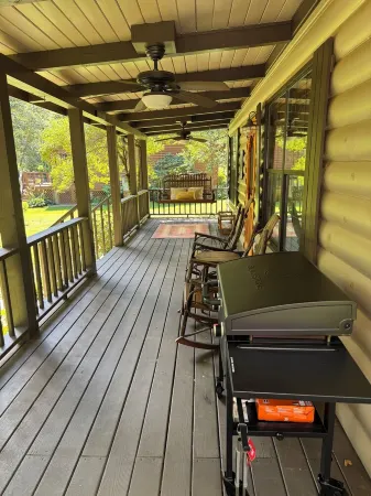 Cozy Nottely River Cabin. Close to lake, hiking trails, and Vogel State Park. Отели в г. Юнион