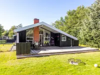 "Olli" - 600m from the Sea Hotels in Jerup