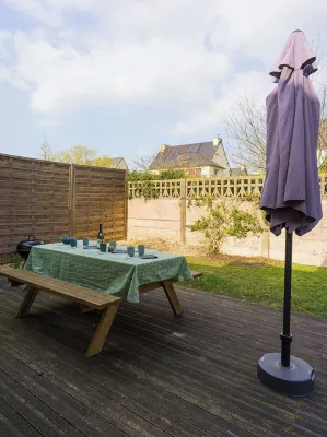 Ploubalay Getaway: Modern floor-level House