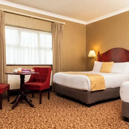 Seven Oaks Hotel
