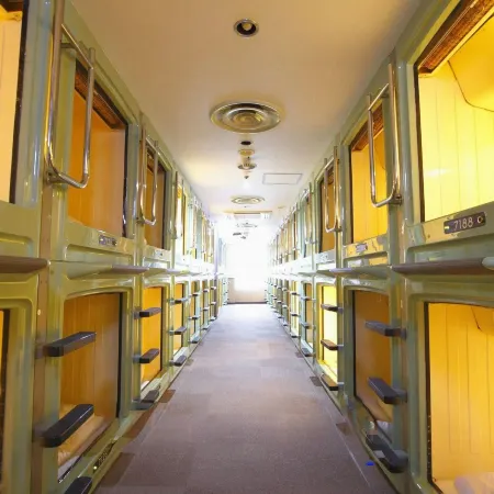 Shinjuku Kuyakusho-Mae Capsule Hotel Отели рядом с достопримечательностью «Спа-комплекс Ruby Palace»