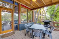 Deck & Gas Grill: Riverfront Mcqueeney Duplex - Parkering