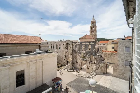 Tifani Luxury Rooms 3